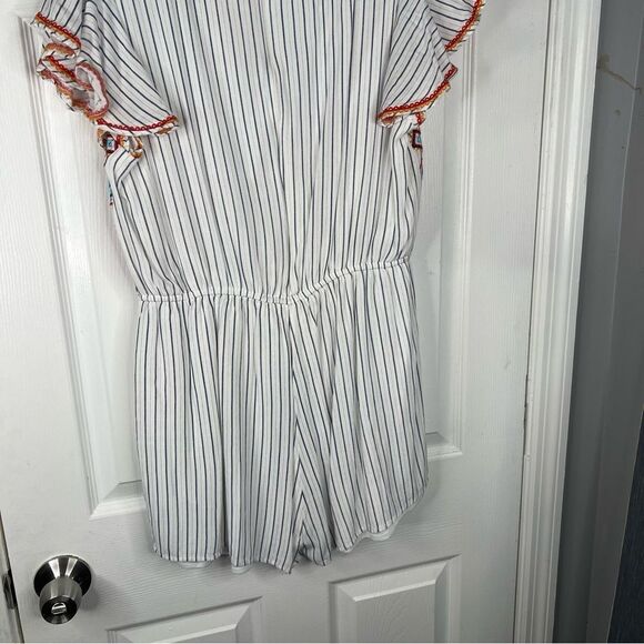 Sz L Savanna Jane Striped Floral Embroidered Romper $59 MSRP - Picture 10 of 12